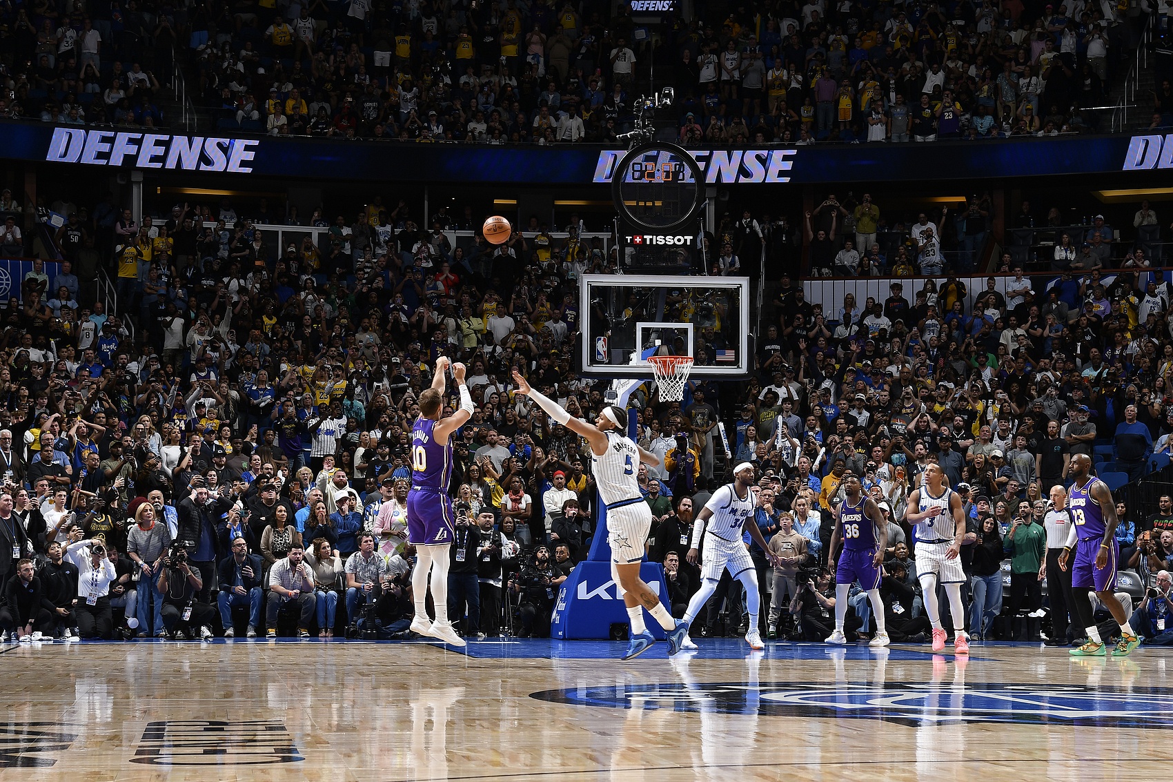 V站体育新闻-当东里进化老詹放权湖人9连胜完成蜕变  复制24独行侠逆袭神迹？