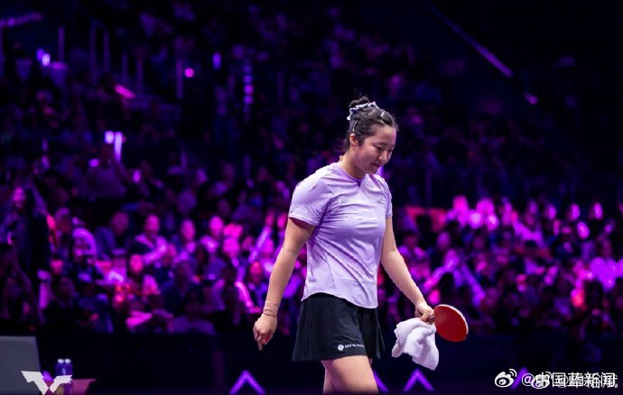 V站-申裕斌晒洪崖洞游玩照,备战2026WTT重庆冠军赛|乒乓球|运动员|打卡|赛场|景点_新浪体育_新浪新闻